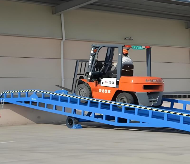 敦化移动式卸货平台（叉车用）